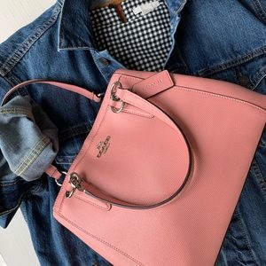 Women’s Coach Lillie Carryout purse. Pink